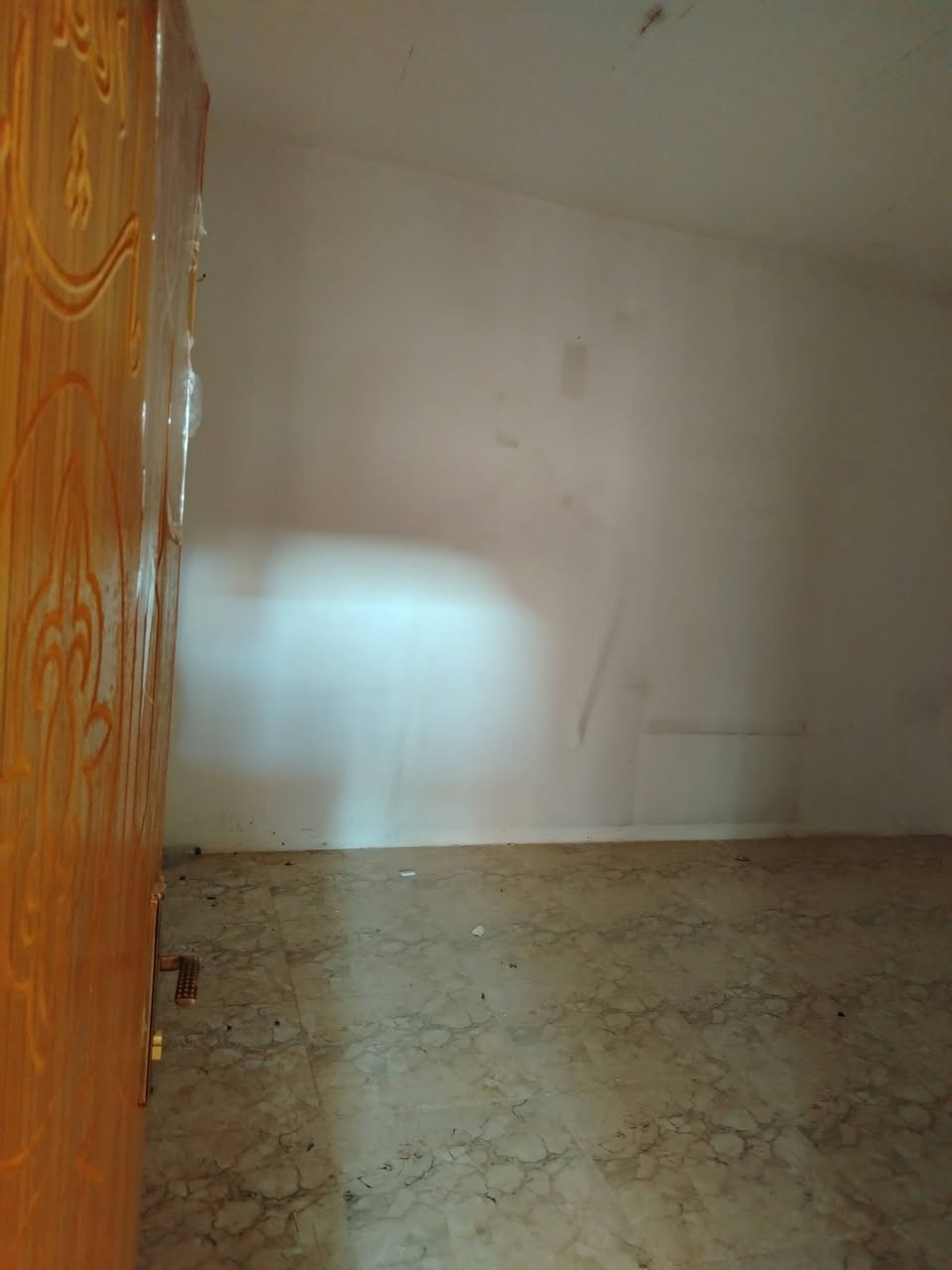 عقار للبيع
🏡 للبيع دار سكن – أبو صرف (محجوز للمصرف العقاري)
📍 الموقع: شارع الصناعة، فرع مقابل آل العيال.
📐 المساحة: 125 متر مربع.
🔹 يتكون الدار من: ✅ غرفة نوم
✅ هول (صالة)
✅ مطبخ
✅ حمام وتواليت
✅ براني
📌 العقار محجوز للمصرف العقاري، والتسديد على البائع.
📞 للتواصل والاستفسار:
واتساب: ***********
اتصال: ***********
