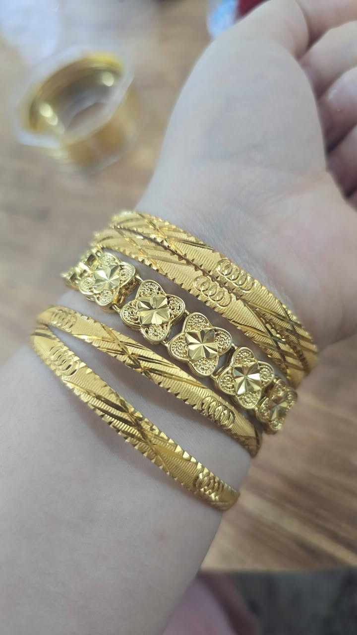 بتوت ذهب بنغالي انطيج بي ضمان فحص يجي الطلب مالتج تفحصي تجيبين كاسه قاصر فلاش عطر وتنكعيهن اذا اتاثر ولو ١ بالميه لا تاخذيهن ودينار واحد لا تنطين  
السعر ٢٥ توصيل ٣ 
الحجز على خاص


**إذا كنت صاحب هذا الإعلان وتريد حذفه لأي سبب، رجاءا أرسل رسالة إلى الدعم الفني**