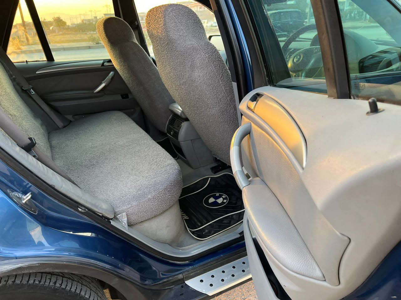 BMW X5 
2002 
4\4
دەبڵ ئەکس
تەبرید ساردو گەرم 
بێ بۆیاخ بۆیاخ لەماع
4 تایەی تازەو نوێی لەسەرە
کامل بنی توند و تۆڵە 
گێڕ ئۆتۆ ماتیک و عادی 5 گێڕە
گێڕو مەکینەو ئەکسل و دەبڵ ئەکسل بەشەرت
گۆڕینەوەش دەکەم لەسەر دڵ گرتن 
*********** رانية, السليمانية
