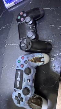 Ps4 slim اونلاين الجهاز نظيف ويا يدات ٢ للبيع  السعر ٢٥٠ الف  مكاني ال...