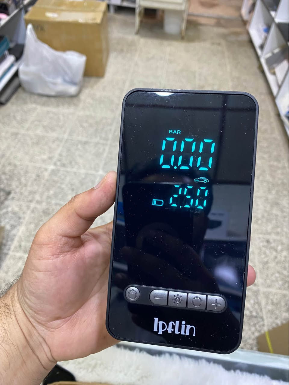 پەمپی هەوای پۆرتەبڵ و زیرەکی براندی Ipflin (مۆدێل: JN-060) 🚗🏍️🚲⚽
ئامادەبە بۆ هەر حاڵەتێکی لەناکاو! چیتر پێویستت بە وەستان و چاوەڕێکردن نییە لە بنکەکانی هەوا وەرگرتن. ئەم پەمپە بچووک و بەهێزە هەمیشە لە ناو سەیارەکەتدا گرنگی خۆی هەیە.
تایبەتمەندییە سەرەکییەکانی ئامێرەکە:
 هێزی با لێدانی بەهێز: توانای هەیە تاوەکو 150PSI با لێبدات (Maximum inflation pressure 150PSI).
 شاشەی دیجیتاڵی گەورە (LED Screen): بۆ پیشاندانی پەستانی با بە شێوازی زۆر ڕوون.
 سیستەمی زیرەکی ڕێکخستن پێشوەختە (Smart Preset Modes): دەتوانیت پەستانەکە دیاری بکەیت (بۆ سەیارە، ماتۆڕ، پاسکیل، یان تۆپ)، کاتێک دەگاتە ڕێژەی خوازراو خۆی بە شێوەیەکی ئۆتۆماتیکی دەکوژێتەوە.
 کارکردن وەک پاوەربانک (Power Bank): دەرچەی USB هەیە کە دەتوانیت لە کاتی پێویستدا مۆبایلەکەتی پێ شەحن بکەیتەوە.
 لایت بۆ کاتی تاریکی (3-Modes LED Light): لایتی تایبەتی لەسەرە کە بە سێ مۆدی جیاواز کاردەکات بۆ بەکارهێنان لە شەودا.
 شەحنکردنەوەی ئاسان: بە کێبڵی جۆری Type-C شەحن دەبێتەوە.
 دیزاینی مۆدێرن و گواستنەوەی ئاسان: زۆر سووکە و جێگای زۆر ناگرێت لەناو سەیارەدا.
ناو کارتۆنەکە پێکهاتووە لە:
 ئامێری پەمپی Ipflin JN-060
 وایەری سەرەکی هەوا لێدان
 کێبڵی شەحنکردنەوە (Type-C)
 چەند سەرەکی جیاواز بۆ (تایەی پاسکیل، تۆپ، تەمبەڵ و کەرەستەی تر) بشدار, السليمانية


**إذا كنت صاحب هذا الإعلان وتريد حذفه لأي سبب، رجاءا أرسل رسالة إلى الدعم الفني**