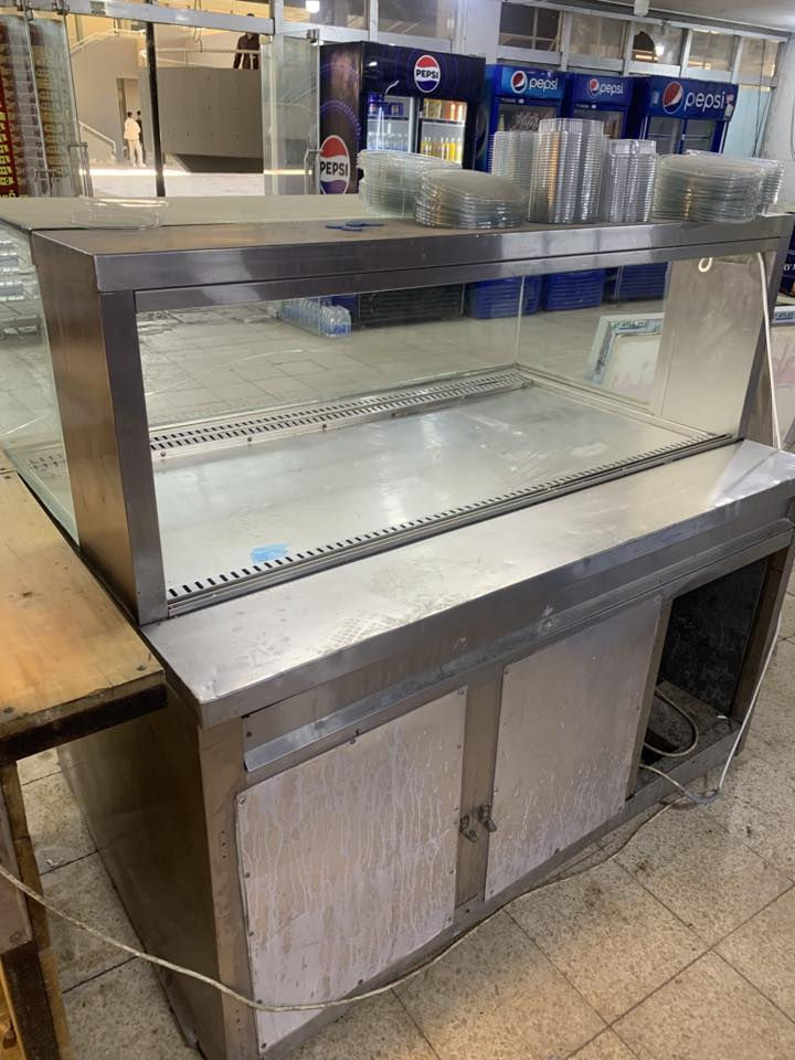 أغراض مطعم للبيع 
عجانه ايطاليه ١٠ كيلو 
سعرها ٤٥٠ ألف

عارضه تبريد تركيه تصلح للمقبلات والطرشي والاجبان 
عرضها ١٥٠ سم 
عمقها ٨٠ سم 
٣٥٠ ألف

عارضه كيك تركيه تبريد 
عرضها مترين 
عمقها ٩٠ سم 
ارتفاعها ١٣٠ سم 
سعرها ٤٠٠ ألف

ميز حديد و خشب عدد ٢
طول مترين وعرض متر وارتفاع ٩٠ سم
سعر الواحد٩٠ ألف

بغداد سبع ابكار 
***********
