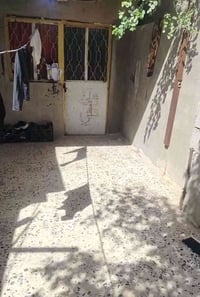 بيت تجاوز للبيع مساحه ٢٠٠ متر يحتوي عل غرف ثنين كبار ومطبخ وصاله كبيره...