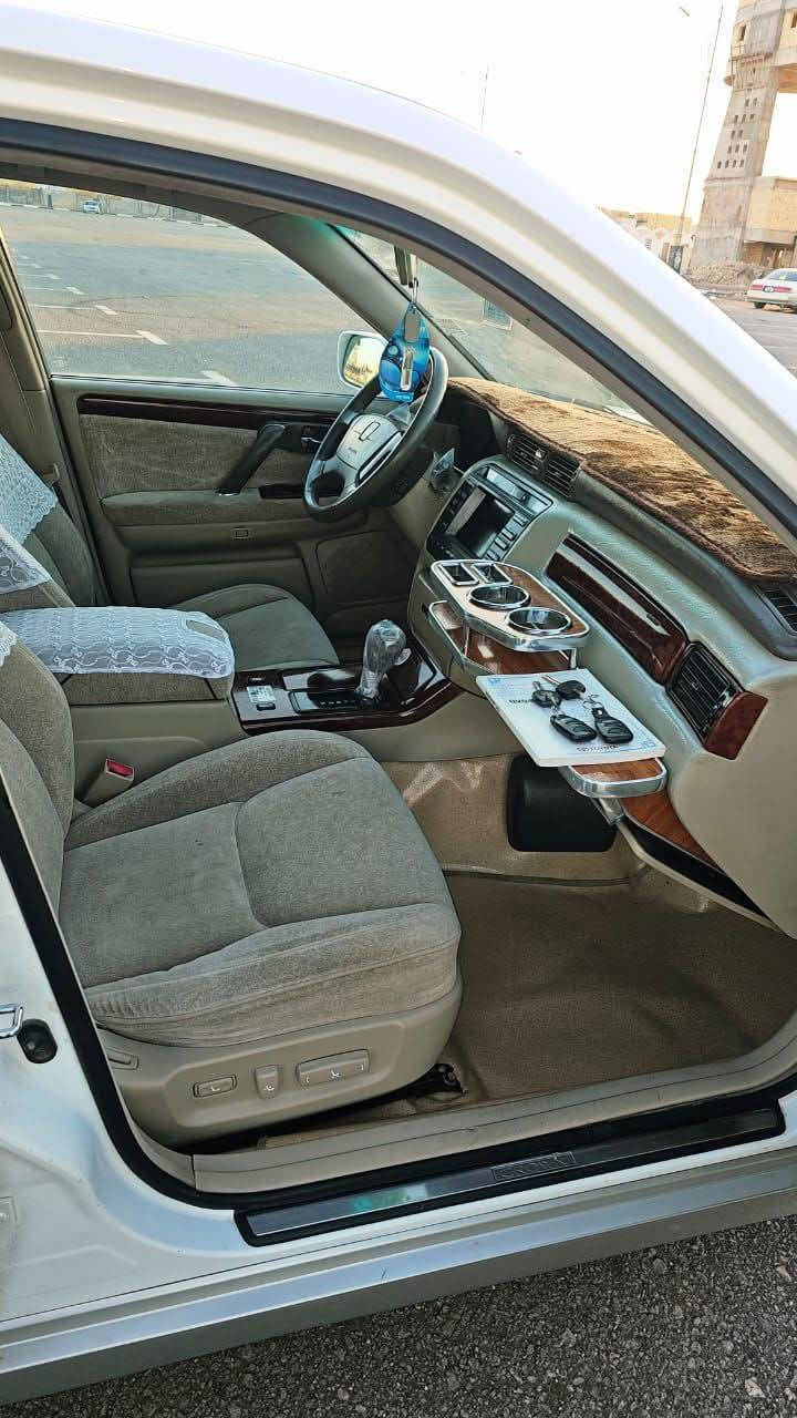 السلام عليكم ملكه للبيع فقط السعر 140 وبيها مجال موديل 1999 سنويه 2028 كفاله من الضربه والكصه ونقل الجثه والعيب الشرعي شاصي 75 ديفور الكبير ستيرن كهربائي كشنات كهربائيه مكينه وكير وحداديه وتخم تاير وتبريد وي السويج السياره كرستال رقم انبار دولي تحويل ثاني يوم الاتصال على الرقم ***********
