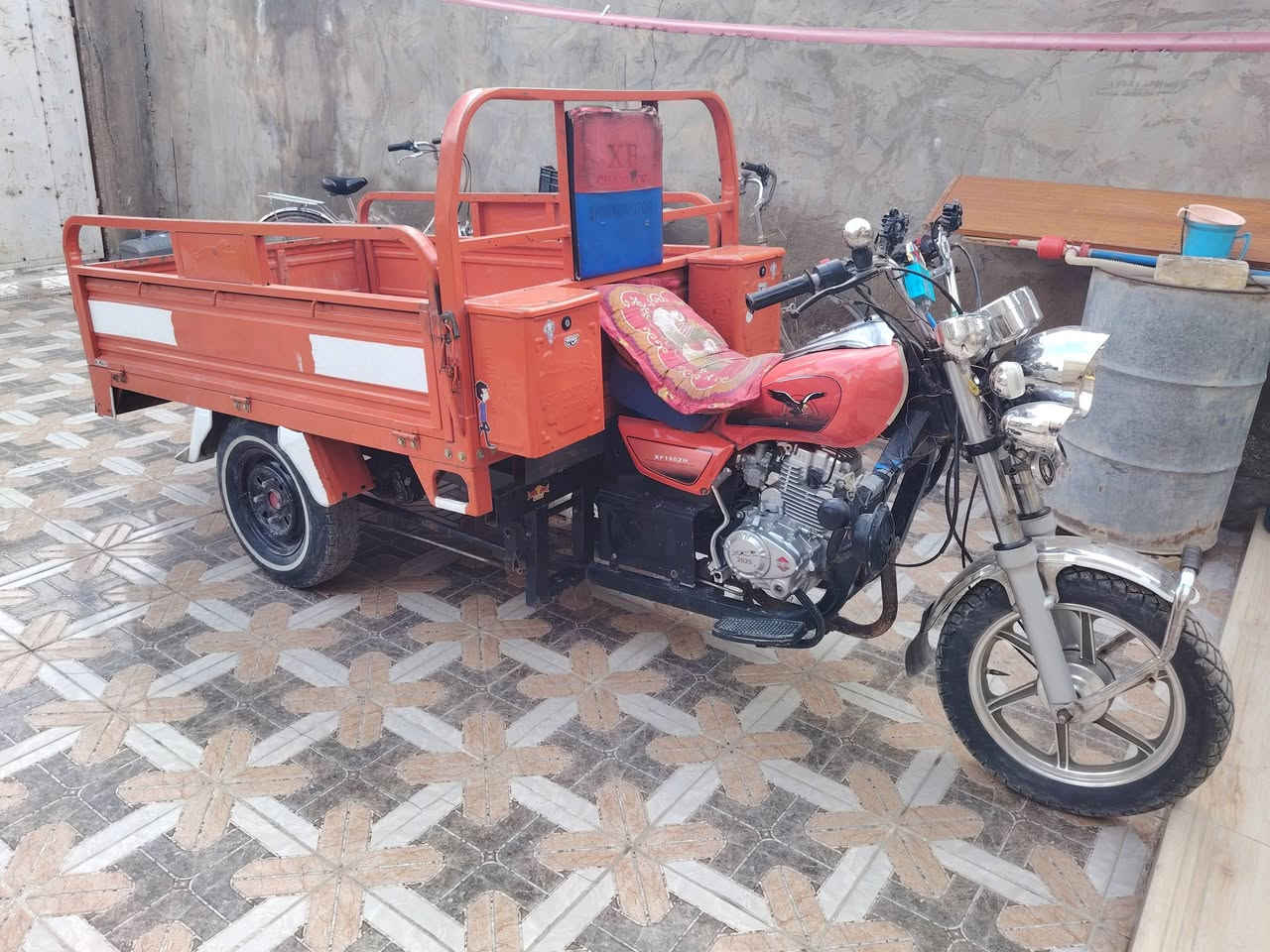 السلام عليكم ستوته للبيع بلال أوراق اصولي موديل 23 بيهة محرك 25 بلال جديد السعر 2300 
مكاني الصويره 
***********
