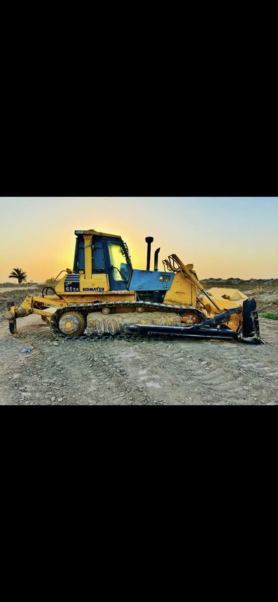 بلدوزر حجم 65 موديل 2007 محرك توني مجفته تجفيت درجه اولاه وكير بلاادي  مكفول ورقم ربيل تحويل ابي وقت يعجبك ***********
