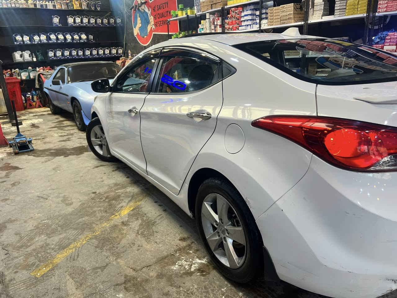 السلام عليكم النترا 2014 خليجي  مكينه 1800 دوش باسمي هزه سنويه كلها جديد سياره كامله مابيها ايي نقص بيها صبغ باب الصدر وجاملغ وشويه من البنيد بدون ايي ضربه تخم تاير باتري صدر امامي خلفي كله جديد تبريد ثلج متصرف عليها ربع ايي استفسار اتصال*********** العنوان السيديه او حي للجهاد  
السعر 108 بيها مجال كلش قليل
