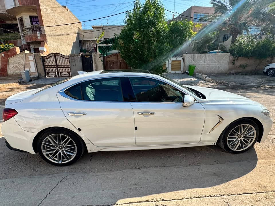 جينسس G70 موديل 2021 — محرك 2000 تيربو / فول مواصفات فول
المواصفات الرئيسية:
 • بانوراما + سلايد سقف 
 • رادار أمامي
 • حساسات أمامي / جانبي / خلفي 
 • تحذير ورادار وتوقف ذاتي 
 • داخل أسود ملكي مع كشنات تدفئة 
 • تغيير وضعيات الكشن حسب مود السياقة 
 • 4 مودات سياقة
 • تحذير خروج عن المسار
 • قيادة شبه ذاتية (بريك + بانزين حسب تحديد المسار)
 • دخول ذكي + بصمة + جنطة كهربائية
 • علامات ترحيب بالأبواب
 • شفتات كير خلف الستيرن
 • وباقي المواصفات المعروفة عن الجينسس موجودة 

المسافة المقطوعة: 86,000 كم
الحادث: فقط دعاميات مسروقة + بارد بالجاملغ الخلفي، وحتى الكاتلوك موجود.
سيارة فخمة وبسعر مناسب جدًا!

📍 موقع السيارة: بغداد- البنوك
📞 للاستفسار أو التواصل واتساب / اتصال:
***********
