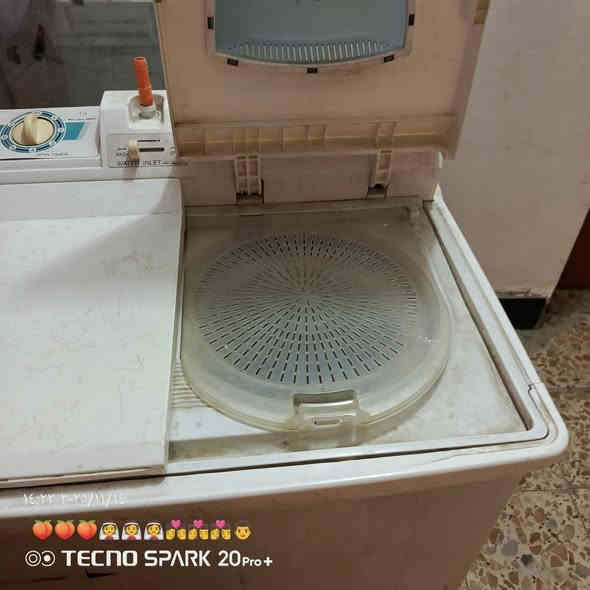 غساله هيتاشي الاصليه شرط الشغل ب60 تغسل وتجفف ناصرية الاسكان الصناعي نظيفه جداً ***********
