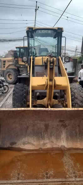 شفل صيني ال سي مديل ١٨ منفس نضيف وجاهز للعمل حجم ٩٢٦ مكان صلاح الدين قضاء بلد السعر دفترين ***********
