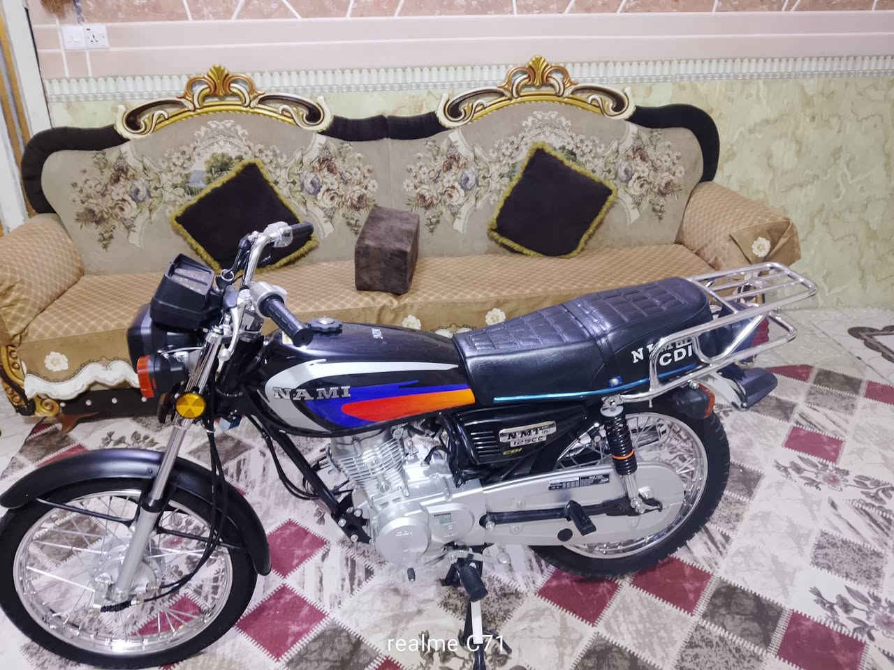 السلام عليكم نامه امتياز باب الاول موديل 2026 الدراجه بعدها زيرو يعني مكفوله من الشخط من البرغي دراجه جديده اوراق كامله محرك مكفول سوبايا طابقين ام الختم تاير امامي رفيع يعني الاصلي  محرك 3 احرف 
***********
