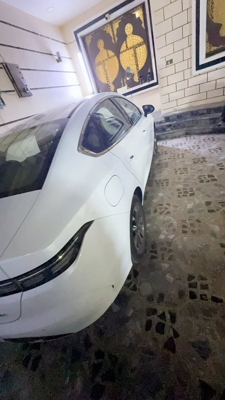 السلام عليكم بي وايدي زيرو ماشيه شـي قليل مال ترقيم وغراضهه كامله السعر 19200 وبيهه مجال الأتصال على رقم ***********
