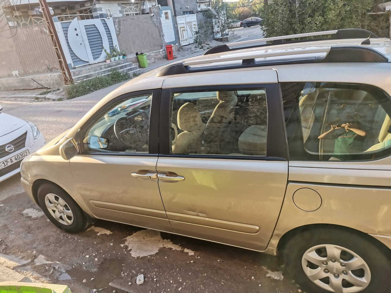 السلام عليكم
كيا سيدونا 2008، سيارة عائلية مريحة وواسعة جداً، تتسع لسبعة ركاب، مناسبة للعائلة والسفر.

المحرك 6 سلندر قوي وسحب ممتاز، مكيف ثلج أمامي وخلفي، قير أوتوماتيك تبديل ناعم، السيارة مرتبة وما بيها صرف غير طبيعي.

الداخلية نظيفة، كراسي مرتبة، فتحة أبواب جانبية عملية، مساحة تحميل كبيرة بالخلف.

السيارة مناسبة للي يريد راحة ومساحة بسعر مناسب.

السعر 120 قابل للتفاوض بعد المعاينة.


**إذا كنت صاحب هذا الإعلان وتريد حذفه لأي سبب، رجاءا أرسل رسالة إلى الدعم الفني**