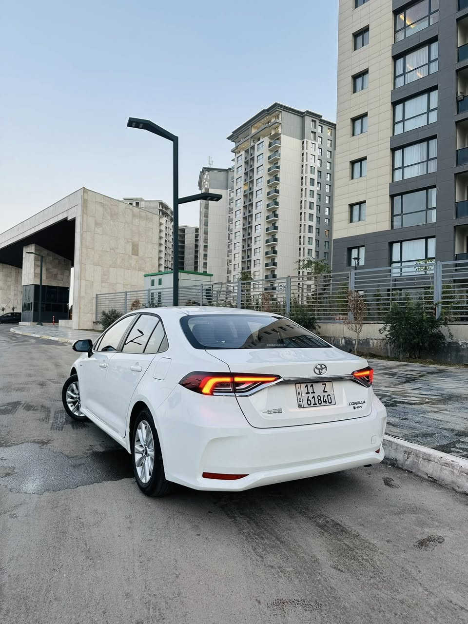 كورلا هايبرد ٢٠٢٤ شكل خليجي
ماشية ١٣ الف داخل جلد اسود كفالة عامة من صبغ رقم بغداد بسمي السعر ١٥٤ وبيها مجال حك الجيه فقط 
مكان السيارة بغداد الكرخ 
للاستفسار ***********
