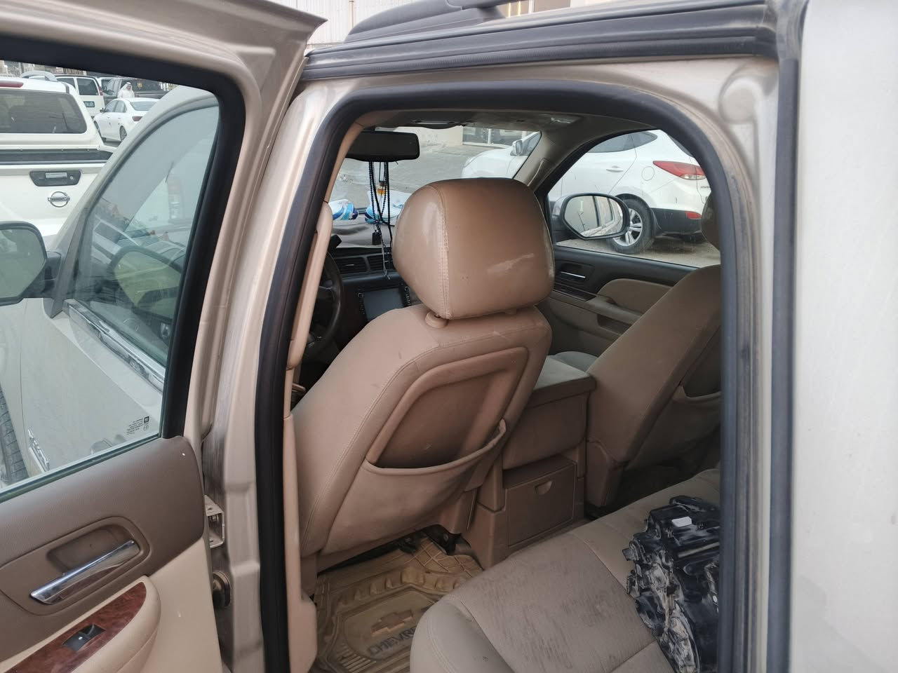 سلام عليكم 
للبيع يوكن خليجي مكفوله كفاله عامه ماشيه 107 اصل مديل 2014 اصل لا معلايه ولا شي السعر 280 وبيه مجال ***********
