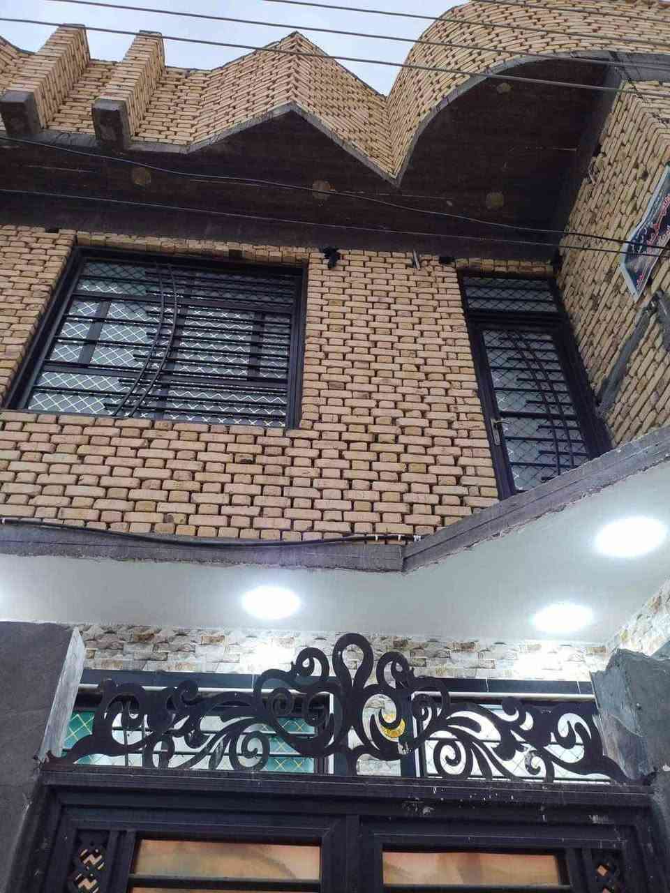 خاص بـمـكـتـب عـصـام للعقار 🏪
بيت للبيع 🏠 

✔️طابقين بناء حديث 

✔️نوع العقار طابو صرف 

✔️المساحة 100م

العنوان 📍_الناصرية_حي الحكيم 

بناء حديث طابوك السقف صب كونكريت ✅ 

عدد غرف النوم 4 + ديوانية وصاله فوك وجوه ومطبخ وصحيات ✅ 

السعر 145 قابل للتفاوض ✔️ 

للأستفسار ☎️ ***********

