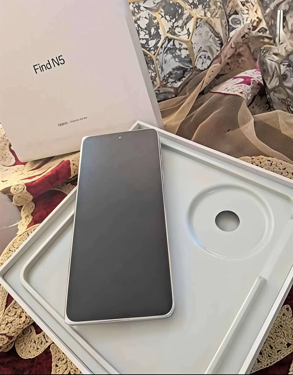 للبيع جهاز OPPO Find N5 5G نسخة عالمية
بحالة ممتازة جداً، استخدام خفيف ونظيف جداً، مع الكارتون وملحقاته.
رام 16 + 512 خزن 
صحة البطارية 100% 
 أنحف هاتف قابل للطي في العالم 
شاشة داخلية كبيرة وتجربة استخدام فاخرة 
كاميرات احترافية بالتعاون مع Hasselblad 
السعر 1450 الف
بغداد الحارثية 
***********
