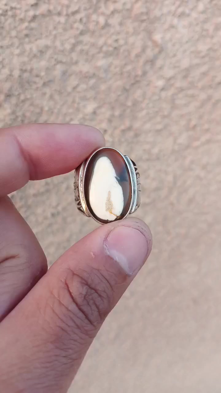 عقيق يماني مصور طبيعي
صياغة ثقيلة ضريح الإمام علي عليه السلام و سيف ذو الفقار
قياس الخاتم ٢٤ 
السعر ٦٥ الف دينار


**إذا كنت صاحب هذا الإعلان وتريد حذفه لأي سبب، رجاءا أرسل رسالة إلى الدعم الفني**