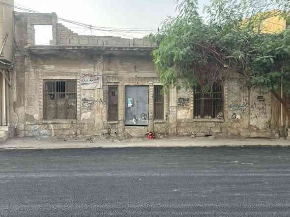 السلام عليكم دار للبيع( ارض) تجارية منطقة الكلوات الشارع العام مساحة القطعة 288 متر  شرط التحويل للتواصل اتصال 📞 (***********)
