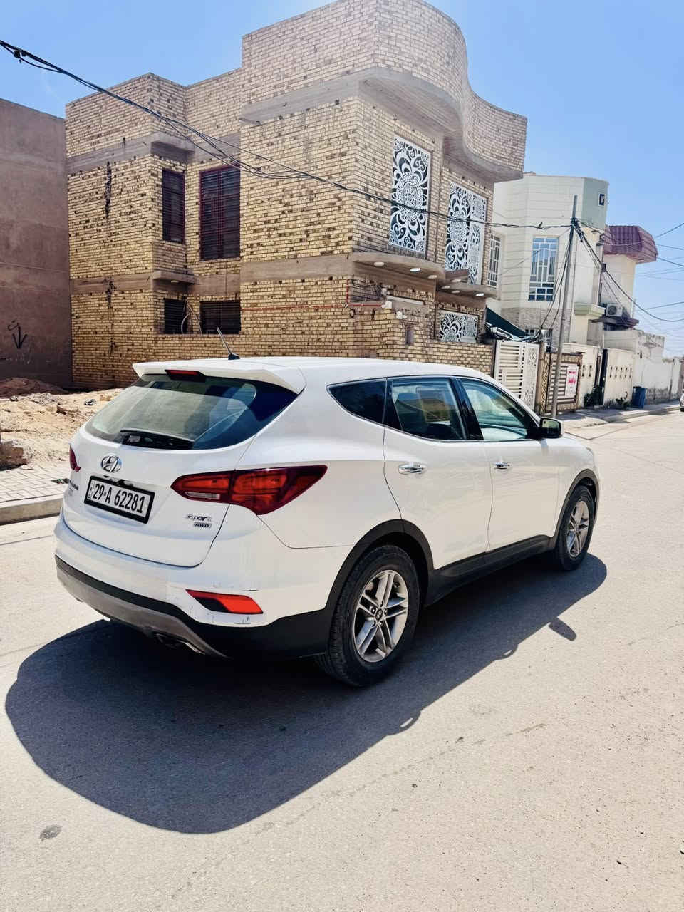 سلام عليكم سنتافي 2018جديده وجاهزه مكينه 2400 بيها باب مبدل وباب مصبوغ باقي باردات بسيطه بيها رقم واسط نكليزي  سعر136مكاني الديوانيه مركز 
الاستفسار اكثر تصل ع رقم ***********
