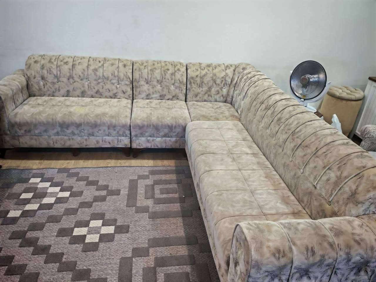 تخم قنفات تكمه اخو الجديد ٣٠٠ وبي مجال
ثلاجه ١٢٥ وبيها مجال للتواصل على الرقم
 واتساب***********
