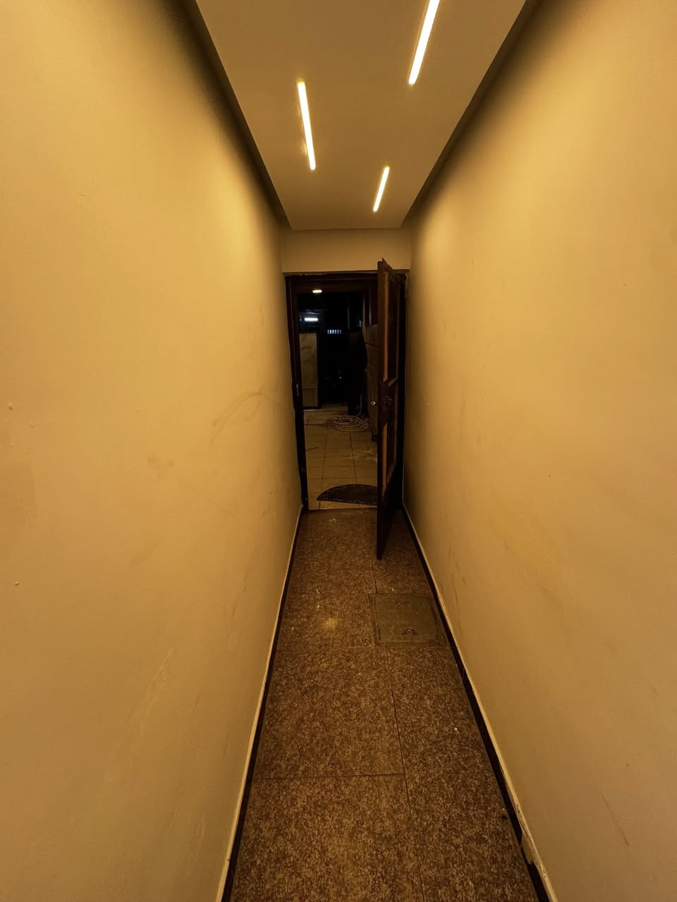 الايجار بيت ١٠٠ متر  في السيدية ٣ نوم سعر مليون خلف شارع مركز موقع ***********
