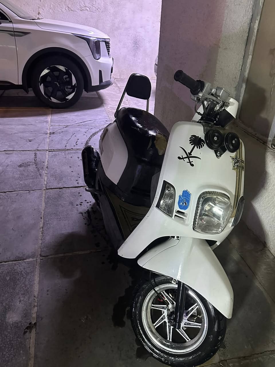 عليكم دراجه ماكس بوليس دراجه رمبه صارلها3اشهر من نزلتها من رمبه دراجه كلشي شغال بيها نكره سلف هورن سيدان وياله نجمه دراجه مال جناي كامله مكمله طك سويج واطلع سعرها975وبيها مجال لشراي ***********
