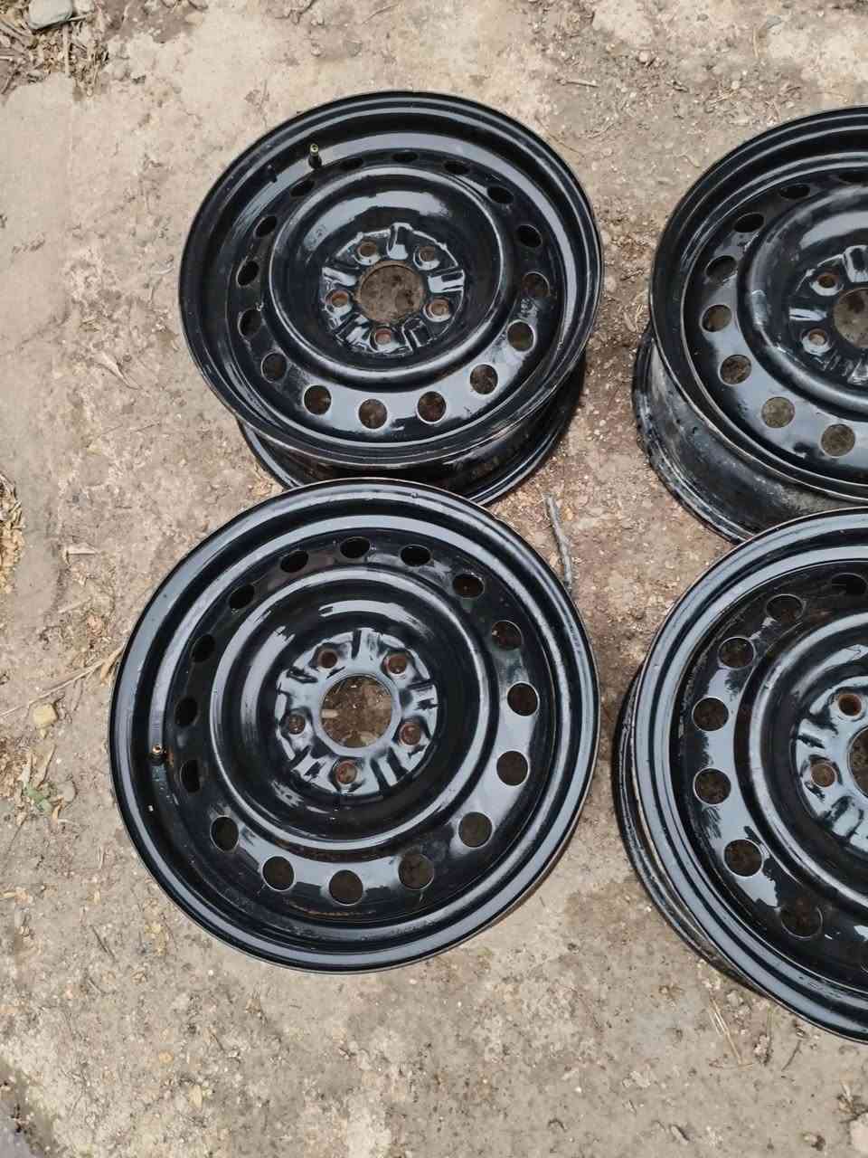 السلام عليكم ورحمة الله وبركاته
ويل النترا او سوناتا حجم ١٦ خمس ستدات بحاله جيده جدا مامصبوغات فقط مغسولات
السعر ٧٥ قفل
مكاني حله نادر الثانيه للاتصال ***********
