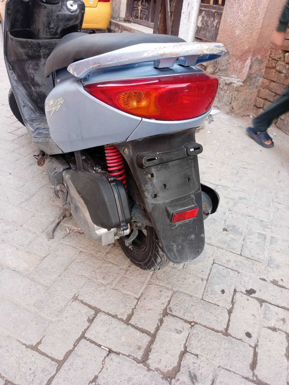 السلام عليكم دراجه بريز للبيع الدراجه حلوه وخير من الله مكينه بلاديه ما مفتوحه  احله من الصوره الله شاهد كهربائات كله شغاله سلف وهند كله شغال السعر 650مكاني بغداد مدينه الصدر الستفسار على الرقم ***********
