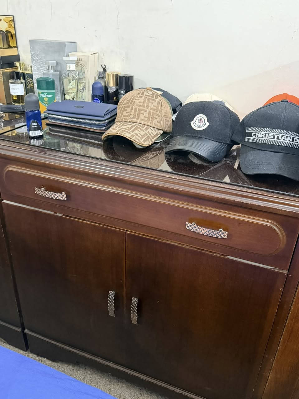 سرير نفر ونص مع كومدي
وكنتور ٣ ابواب
سعر ١٥٠ نهائي 
مكاني زيونه


**إذا كنت صاحب هذا الإعلان وتريد حذفه لأي سبب، رجاءا أرسل رسالة إلى الدعم الفني**