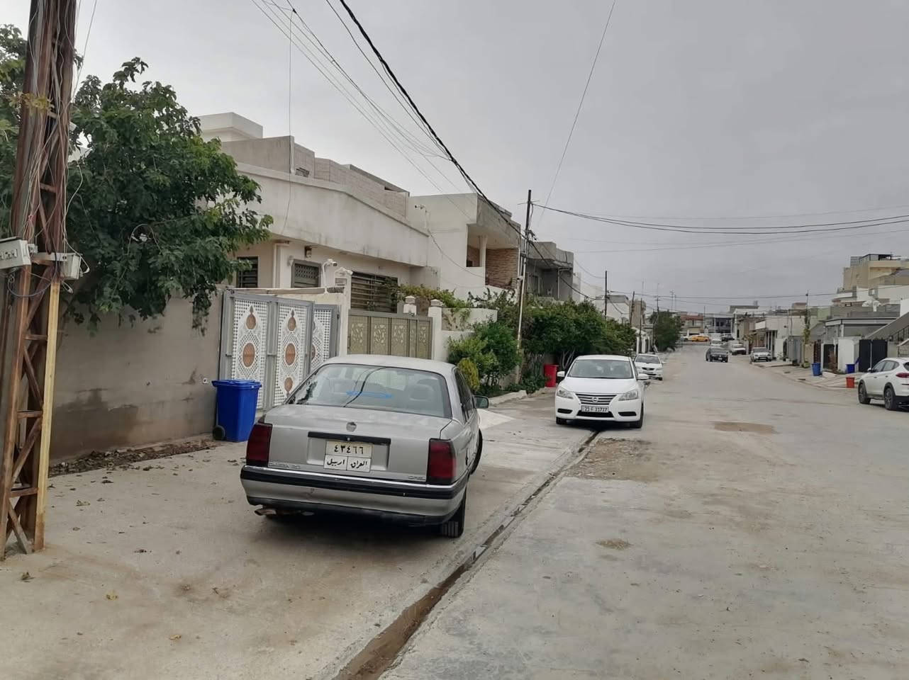 #دارللبيع
خانووى دوو نهوم بو فروشتن له گه ره كى ده روازه فرع نه هرو سپورت كولانى فول خدمات نزيك  شه قامى ده روازه

روبه رى 230 متر 

پيكهاتوه له :- 2 ژور نوستن - هول - مطبخ - ميوان - گه راج
نهومى دووه م 2 ژور نوستن - مطبخ

نرخ 130 مليون 

بوزانيارى زياتر په يوه ندى بكه ن به عقارات ستار اكرم بازرگان

📍ناونيشان : كه ركوك بازارى ئازادى ته لارى ئاسو

***********
***********
