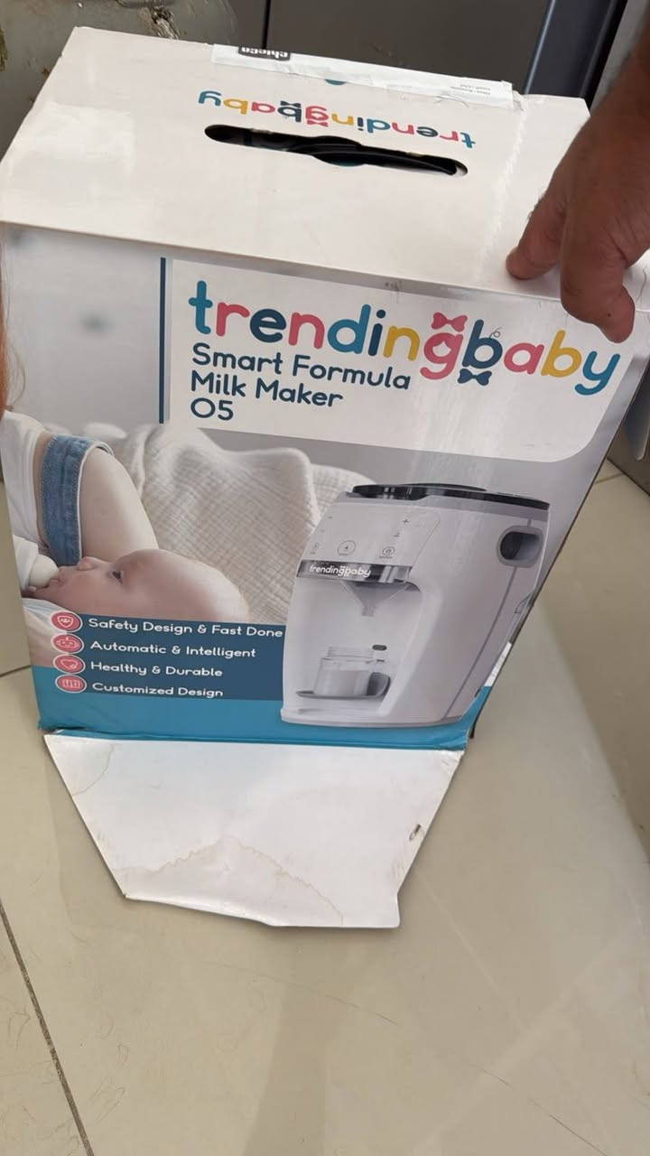 السلام عليكم  توجد اغراض طفل 1_كرسي طفل السيارة Joie Steadi R129
السعر 250 الف 
2_جهازتنقيه هواء للطفل  Taurus Alpatec AP2030 مع العلبه سعر  60 الف 
3_الجهاز تجهيز علبه حليب مع ماء  Trending Baby Smart Formula Milk Maker. السعر 250 الف للبيع  اتصال وتساب *********** العنوان الحارثية
