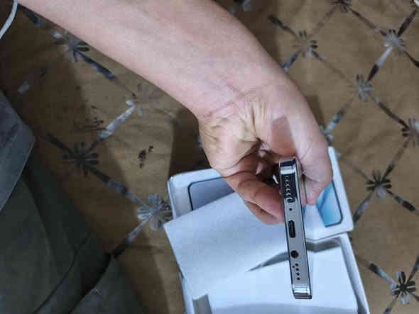 سلام عليكم جهاز كامون 20 نسخه الفيتنامي بس جهاز خير من الله سلس شحن مالته يدوم من الصبح لليل ذاكره 256 ملحقات كيبل وسماعه فقط سعره 130 وبي مجال للشراي مكاني بغداد حي العامل  *********** بي وتساب
