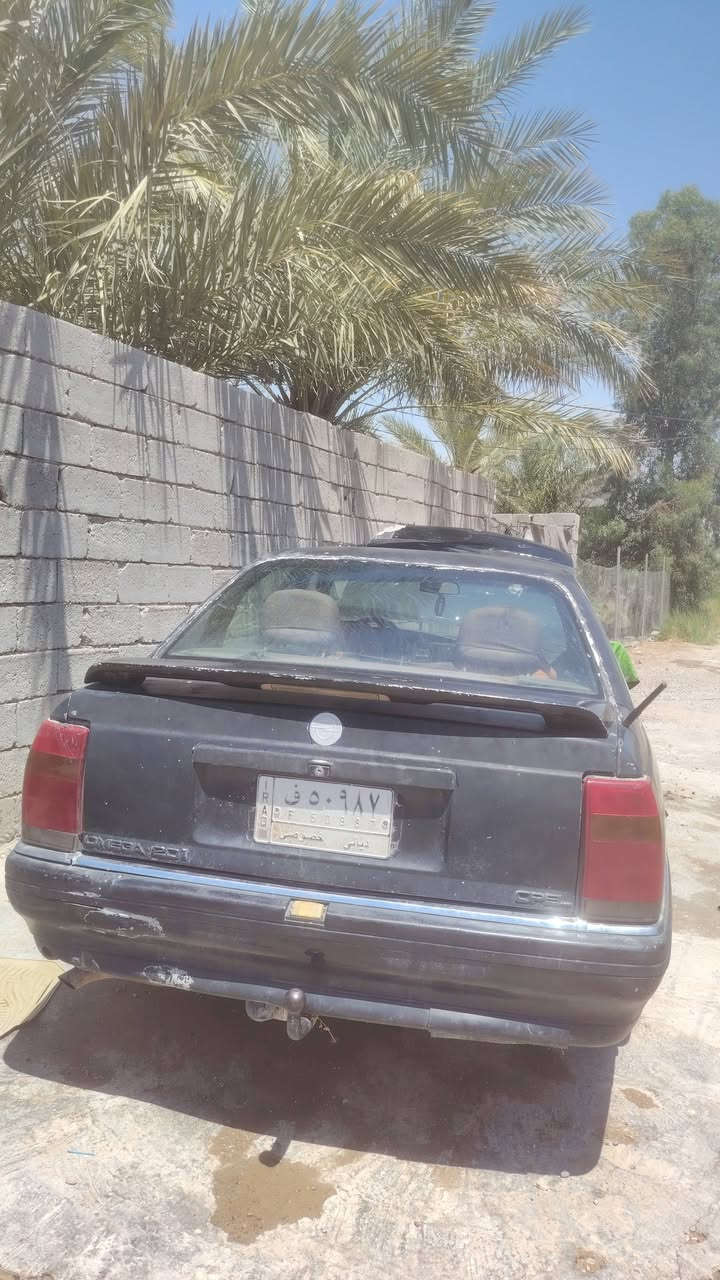 سلام عليكم
اوبل أوميكا.  ٩١.    سيارة شوفت عينك صبغه جارد شوي. بس سيارة محرك ونجي سته حاوي كير اوتوا. كهربائيات كله شغالة حته تبريد بس عوزة غاز.. شواصي نضيفات خياسات كلش قليل. بيه طخة جاملغ على بارد. ، اريده مراوس بتكسي زينة او خصوصي..    مكان ديالى بلدروز. للاستفسار الاتصال على الرقم ***********
