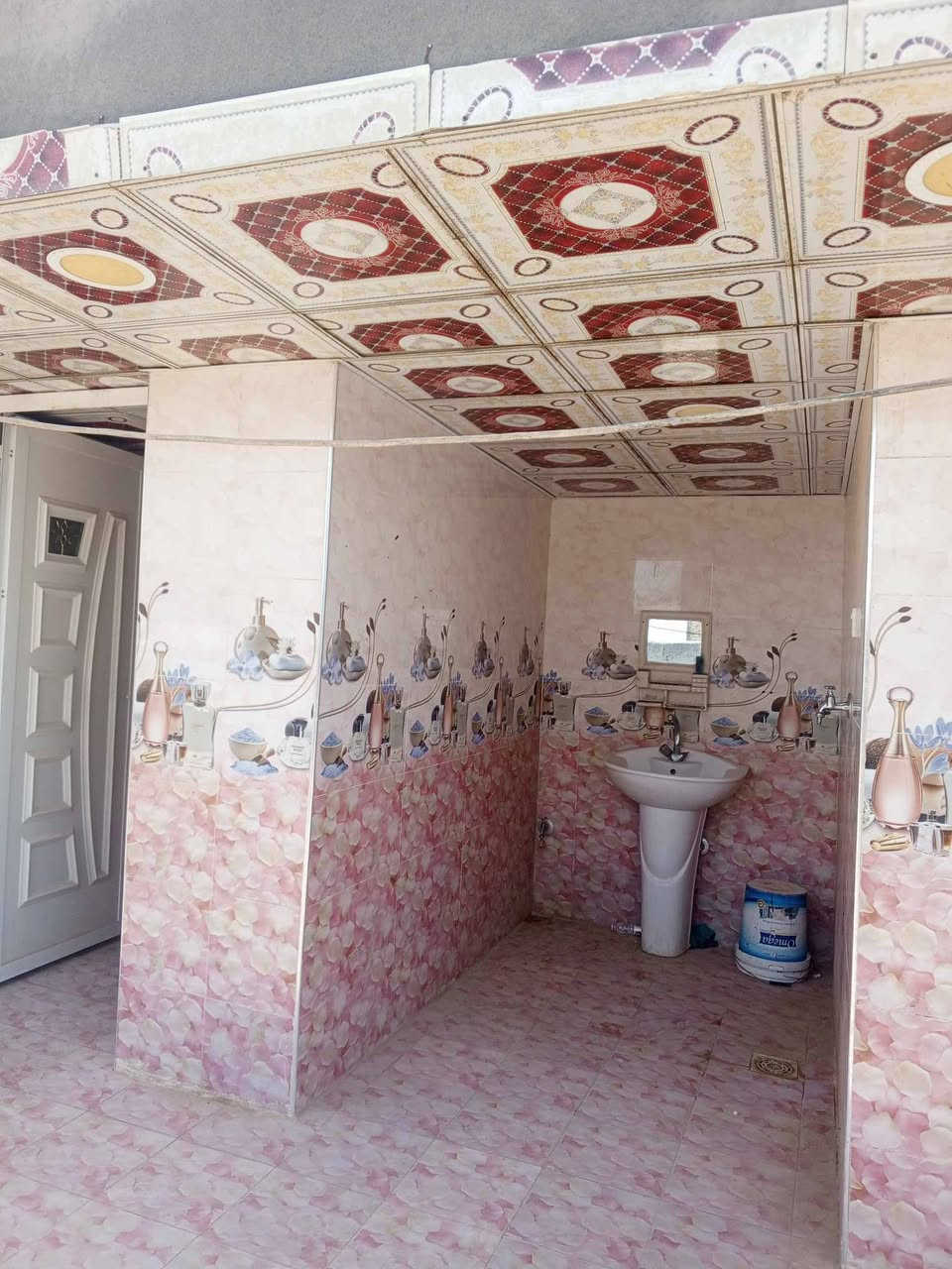 سلام عليكم بيت البيع 3غرف وصاله حمام داخلي ومطبخ بيت بلوك عكاده حمامات طابوك وصب سقف معه قطعه 450 بصف البيت

االبيت تجاوز ***********
