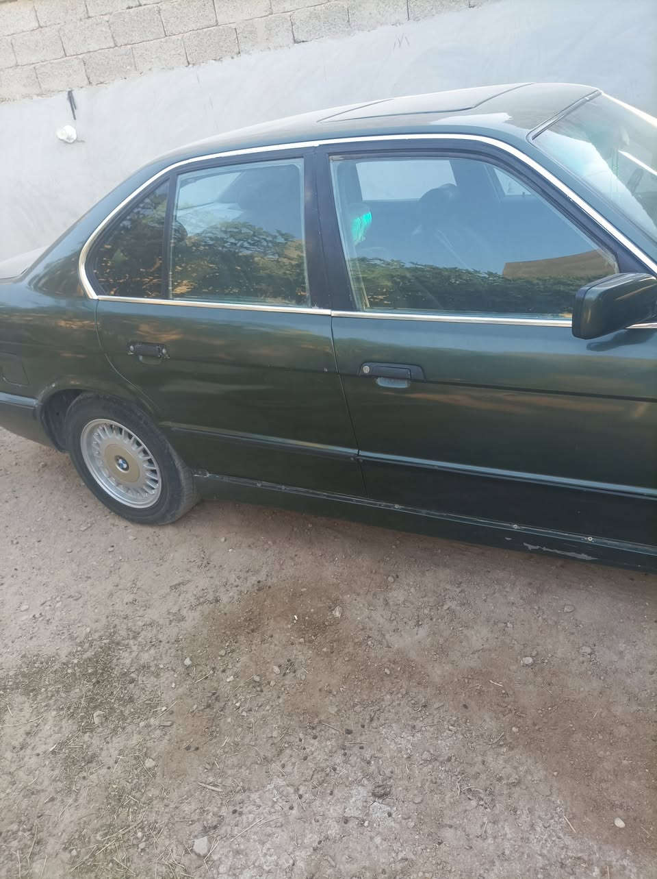 سلام عليكم بي 525ام  مسكر رقم انكليزي بسمي ال سياره السعر اتصل عله هذه الرقم***********
