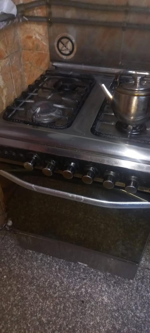 السلام عليكم غراض بيت  تخم كاونتر. غساله ثلاجه مجمده طباخ مكان الحريه شارع ٣٠ شراي فقط الاتصال  ع رقم***********
