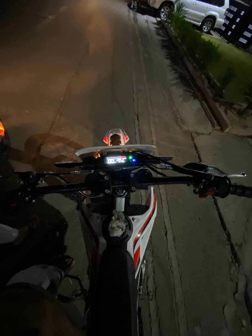 السلام عليكم قفاز crx محرك 350 اربع ولفات
 للبيع  دراجه مكينه وكير  وكهربائيات كفاله عامه دراجه تخبل نمره اولى وثانيه وثالثه بطناش  بيها كم ملاحضه بسيطه كلش (اوراق كامله )
مكان الدراجه بغداد  البنوك  السعر ١٦٠٠ وبيها مجال ان شاء الله 
*********** فقط واتس
*********** واتس ورصيد
*********** كلشي
