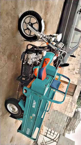 السلام عليكم شباب ستوته لبيع الموديل 23 ستوته مكفوله كله اصولياته كامله أوراق كهربائياته شغاله كله شاصي مكفول محرك مكفول السعر (2600) المكان البصره حيانيه الرقم *********** وبيه واتساب وعلى الرصيد
