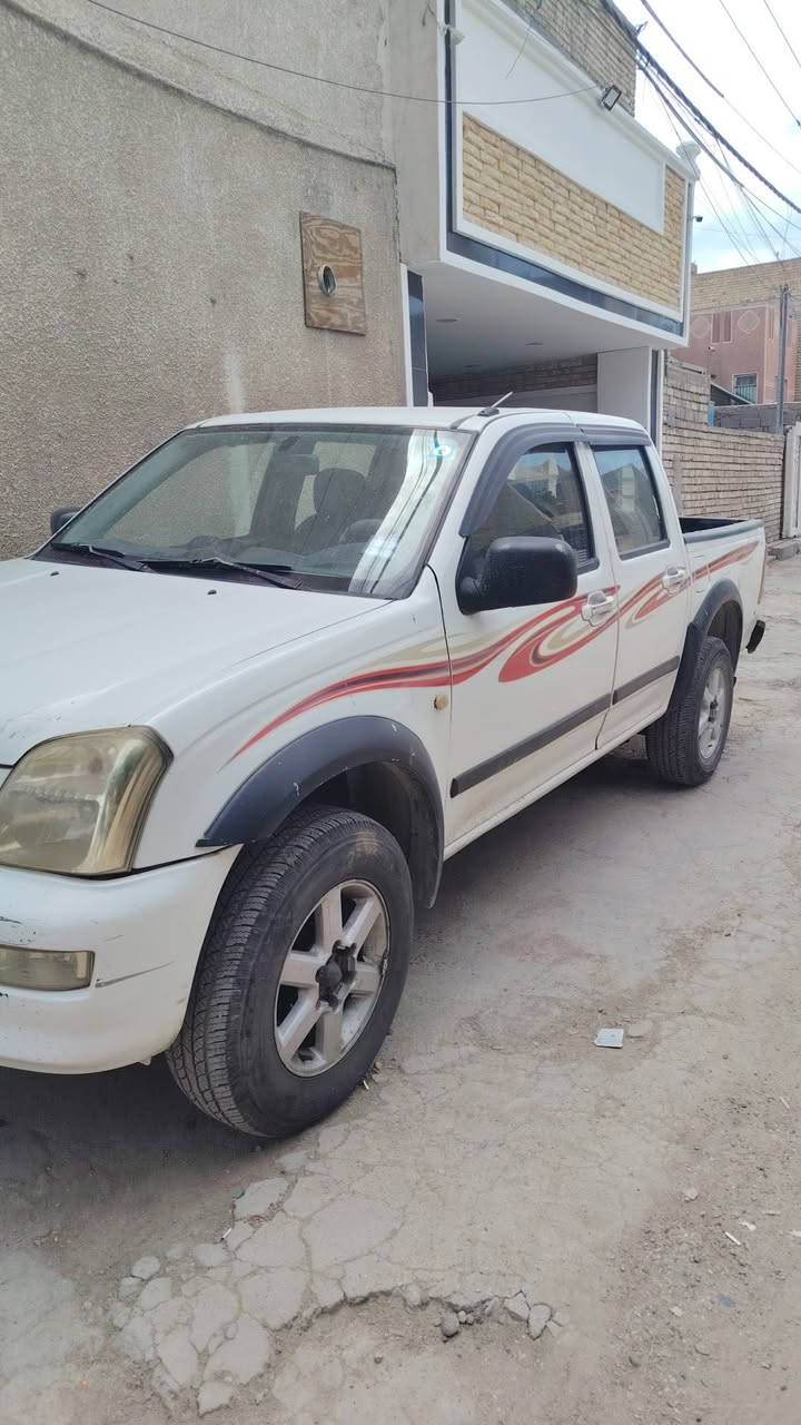السلام عليكم لوف بيكم ٦سلندر نضيف للبيع مرقمه وجاهزة رقم الجوال ***********
