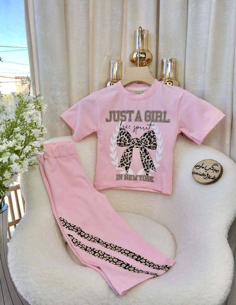 ✨🤍 تراك بناتي متكامل  🤍✨
تصميم عملي وأنيق 👟💕
قماش مريح للحركة واللعب طول اليوم 👶🌸
من عمر سنة لحد 5 سنوات 🎀
اختاري الراحة والأناقة معاً… والحجز ع الخاص 🤍✨


**إذا كنت صاحب هذا الإعلان وتريد حذفه لأي سبب، رجاءا أرسل رسالة إلى الدعم الفني**