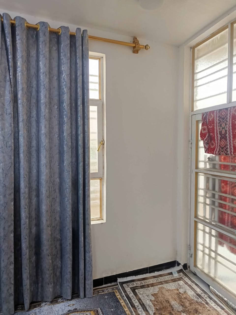 محافظة بابل مركز المدينه
دار سكن طابو صرف  للبيع المساحة 150م مربع بناء غرفتين نوم +كلدور +مطبخ +استقبال +صحيات +صاله فوك ٨×٣

جديد العنوان حي المهندس مقابل مدينة العاب ارض بابل عبر شارع 80 بالفرع الثالث عرض 
المساحة 150متر مربع 
الواجه 10متر 
النزال 15متر
عرض الشارع 15متر 
بناء جديد 
للااستفسار اكثر اتصل على الرقم
👇👇👇
*********** حلة, بابل
