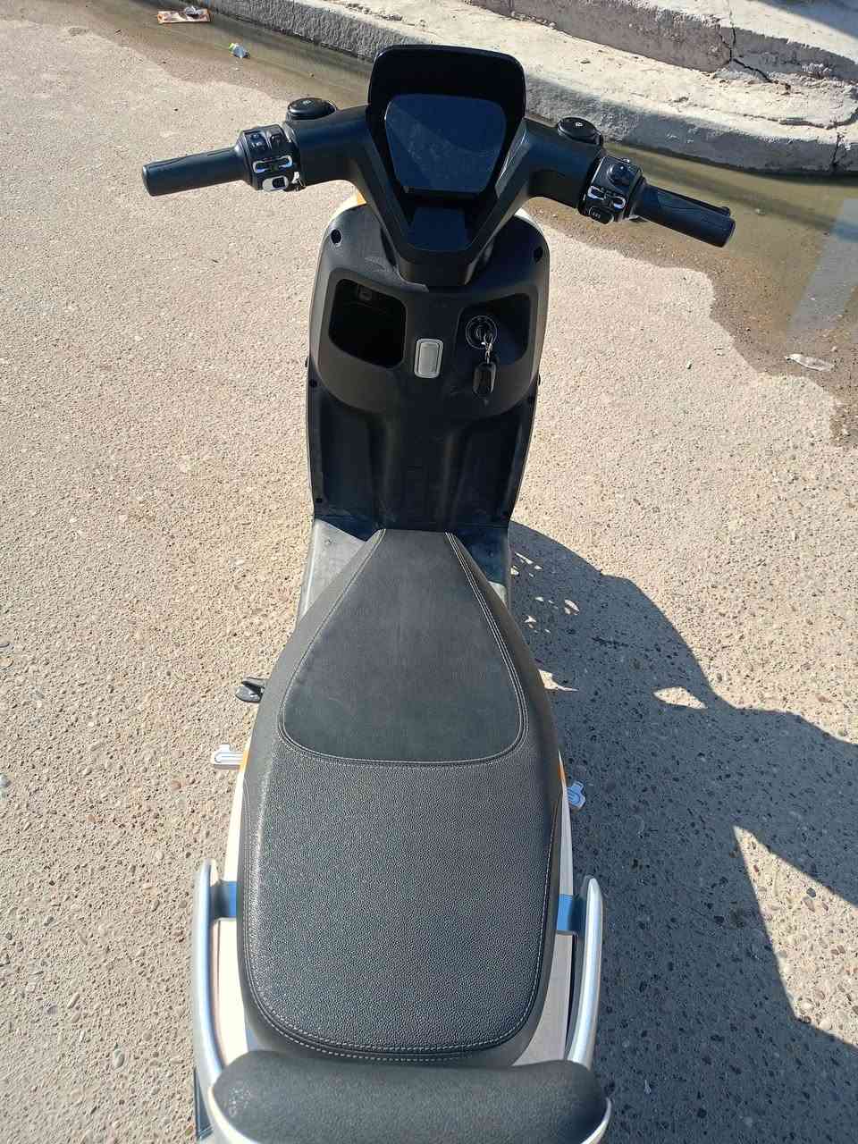 السلام عليكم ورحمة الله شباب دراجة شحن شركه (الريان) دراجه بحاله الوكالة اي مشكلة ما بيها ما عدى دكمه الهورن يرادلها تبديل فقط *الدراجه احلى من الصور بل حقيقه تاخذها على الفحص مكاني بغداد ام الكبر والغزلان للتواصل ***********
