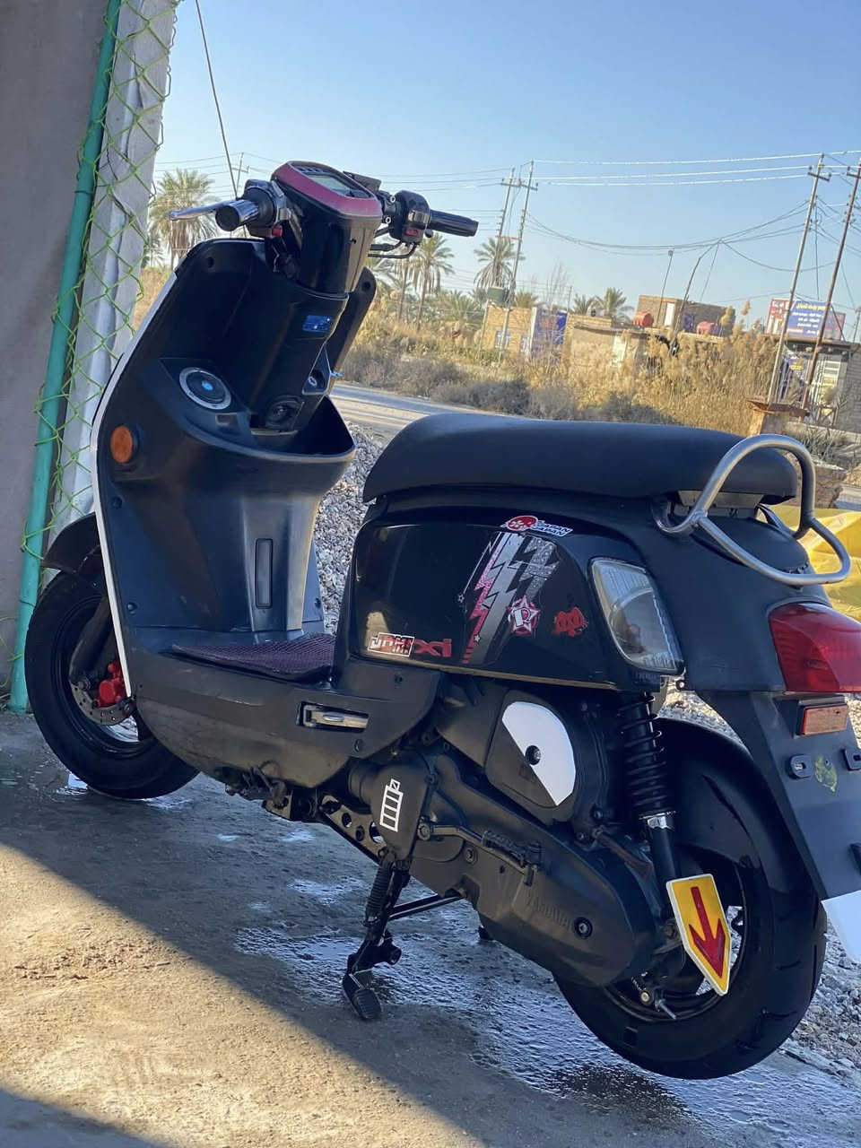 سلام عليكم 
بوليسي مديل 2013
شغاله من كلها 
مفتوحه مره وحده 
سعر 675 وبيها مجال 
مكاني سوك شيوخ كرمه بني سعيد 
***********
