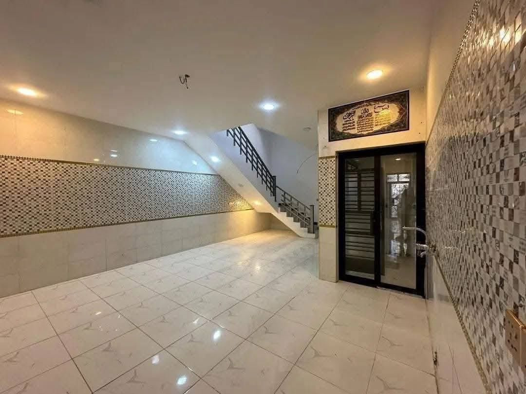 سعره جدا مناسب

دار 150 متر للبيع واجهة 6 مدخلين 

 يحتوي  على هول صالة

 منور مطبخ وخدمات عدد 4

 غرف نوم عدد 4 منور 

واجهة مرمر ارضية مرمر  

حي الجهاد ديوان المخابرات السعر مناسب جدا 

للاستفسار ☎️ *********** واتساب

يوجد لدينا عقارات جميع مناطق حي الجهاد ومختلف الأسعار
