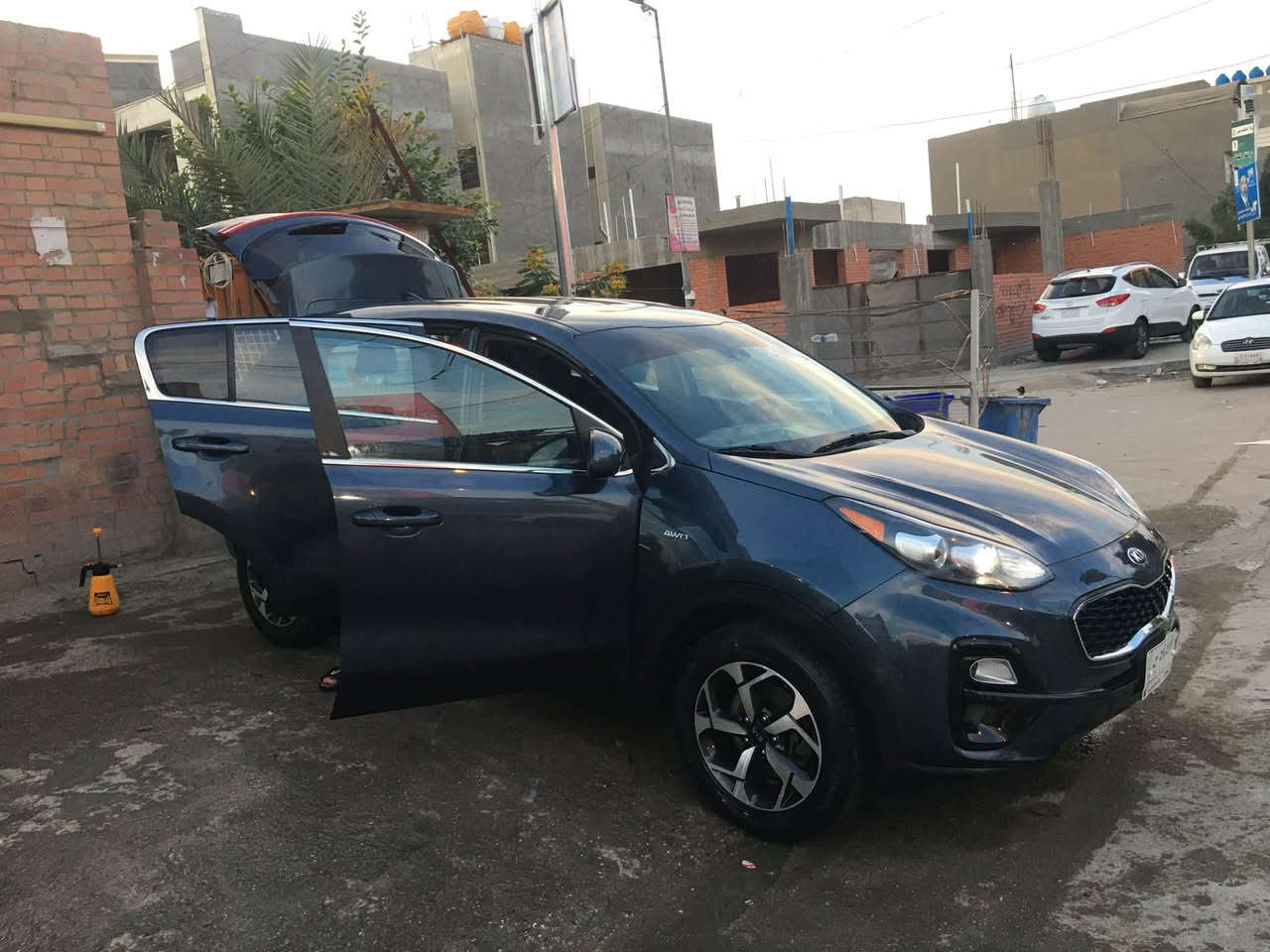 السلام عليكم سبورتج 21 كلين بدون حادث رقم بغداد بااسمي نص فول 

تحكم ستيرن جهتين 
رادار امامي 
تبريد قطعتين 
محرك 2400 
تحديد مسار 
تثبيت سرعة 
فور ويل 
كاميرة دوارة 
شاشه اعطال 
شاشة تدعم كار بلي
تخم تايرات جديد صارله 4 اشهر
ماشيه 100 الف كيلو
بيه باردكلش قليل بالجاملخ الايسر 
تقرير غرق كلش قليل رقم الشاصي موجود للاستفسار هذارقمي *********** بغداد الشعب السعر خاص
