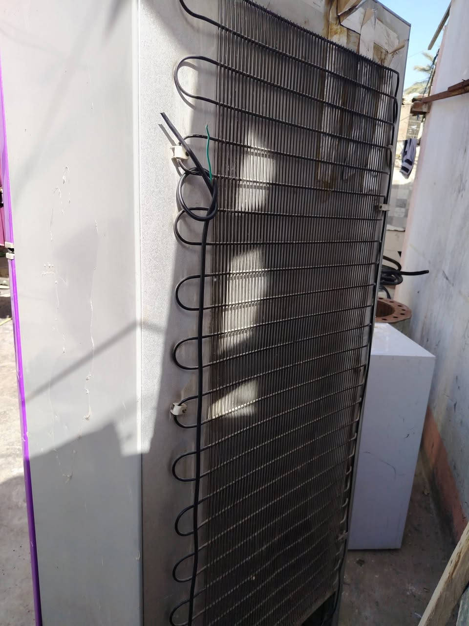 ثلاجه حجم كبير ١٦ قدم للبيع الجيس بعده بيه للبيع سعره ١٢٥ وبيه مجال قليل وتنور نضيف حيل والقبق وياه وصوندات كامل مكمل للبيع سعره ٢٥ مكاني حله ***********
