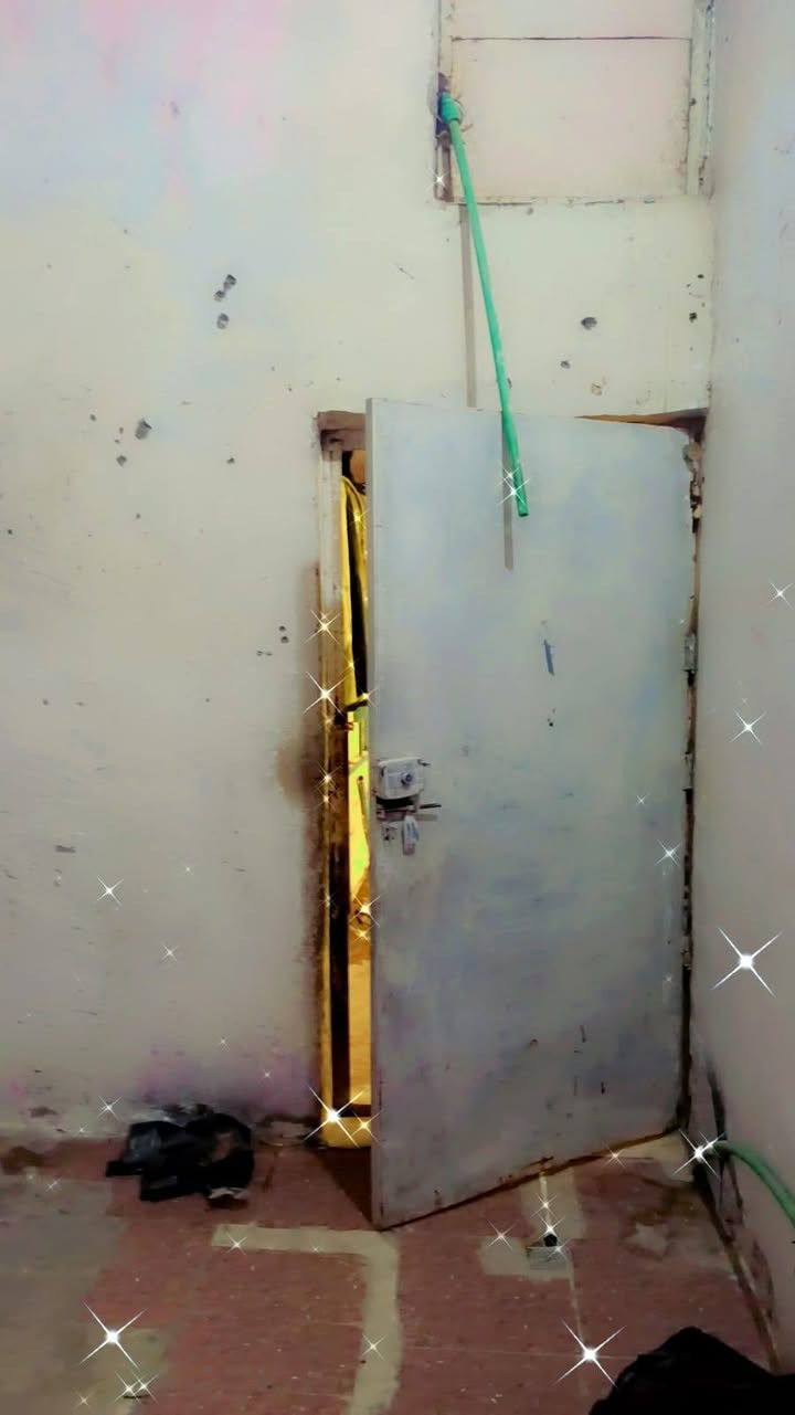 بيت حواسم السعره خمسه ونص  وبي مجال بي غرفه وصاله ومشاي وحمام تواصل واتساب اتصال فقط ***********
العنوان بصره شارع بغداد يم جسر جويعد البصرة, العراق
