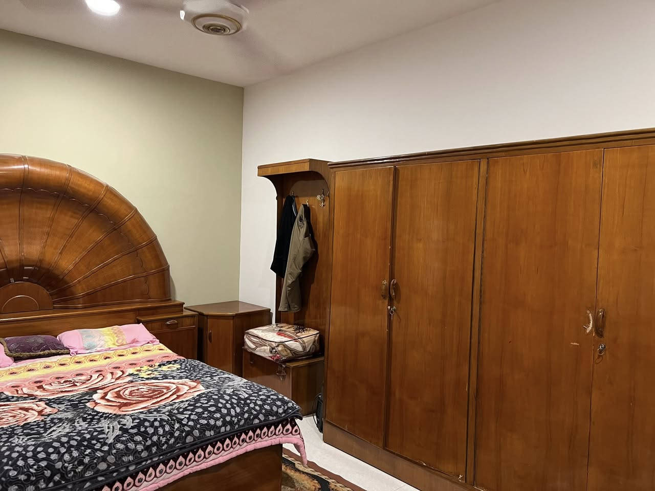 🔶️بيت في مجمع غدير كربلاء مؤثث كما في الصور
🔶️المساحة 200 م ركن على الشارع العام
🔶️3 غرف نوم و 3 حمامات
🔶️للمراوس مع بيت في مجمع بوابة الكاظمية مع دفع الفرق 
🔶️للتواصل واتساب ***********
