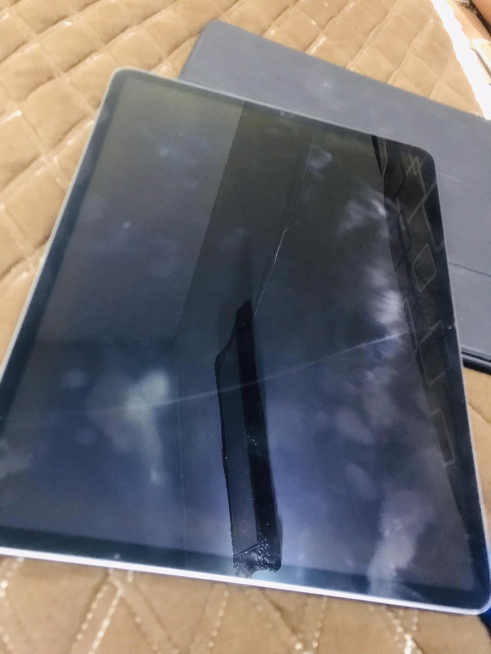 ايباد ١٣ للبيع قيم واخذ 
المعلومات داخل الصور
***********
